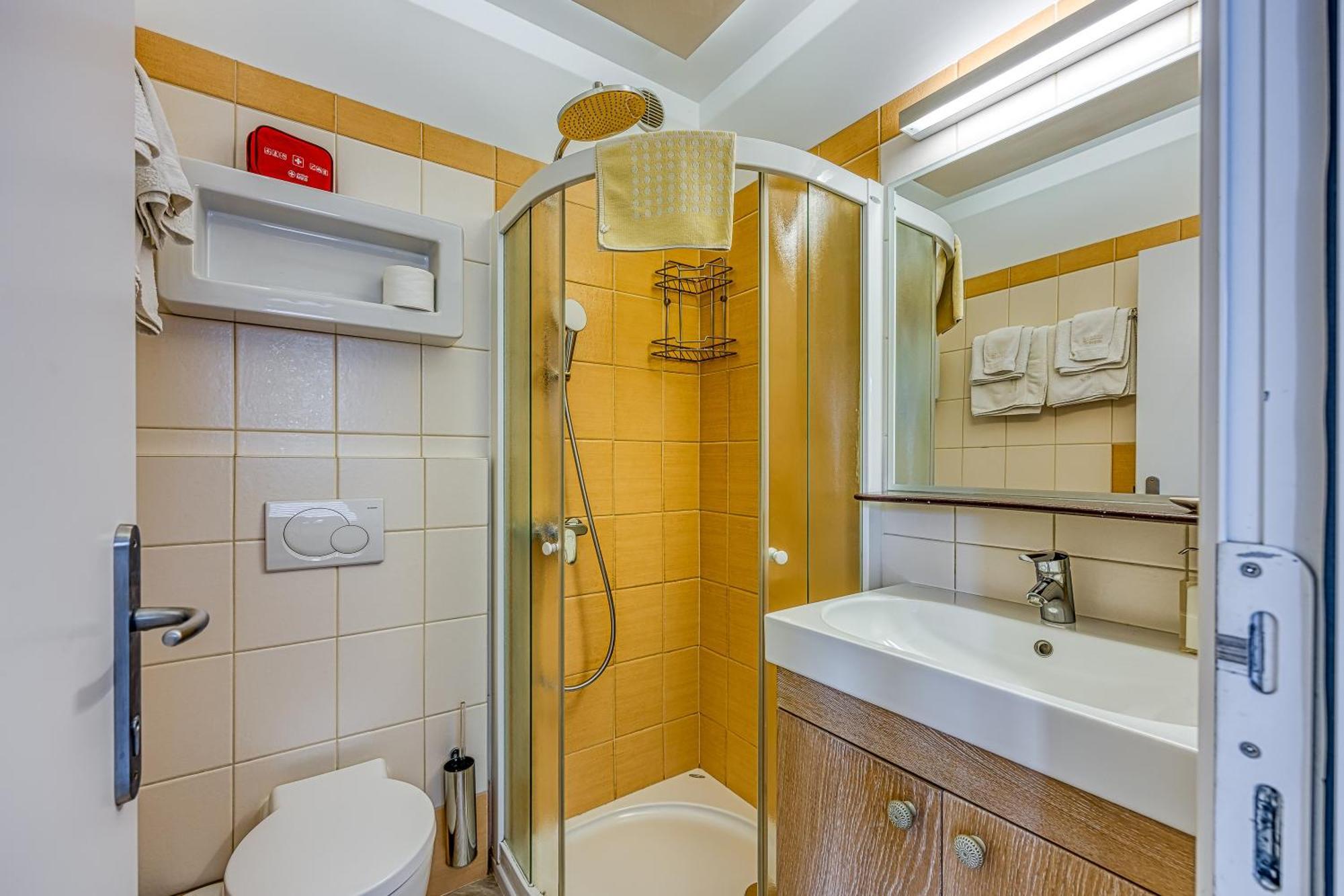 Debeli Rtic Apartments - Happy Rentals Ankaran Bagian luar foto